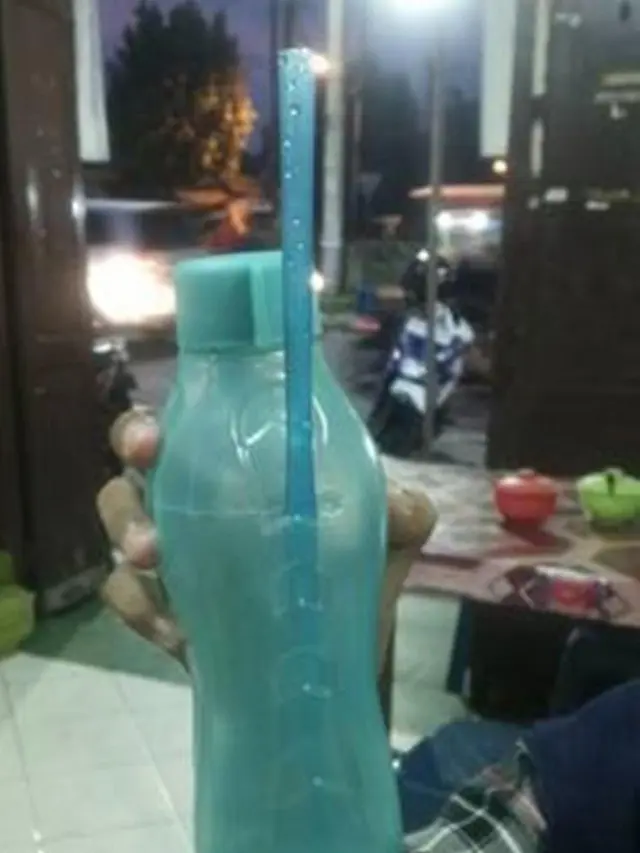 6 Cara Nyeleneh Orang Menikmati Minuman Ini Persulit Diri, Bikin Heran