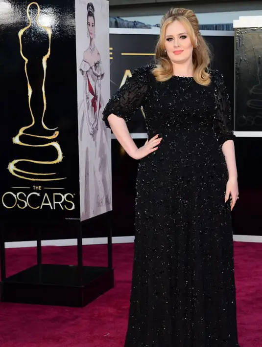 Menghentikan konsernya itu, ternyata Adele punya alasan tersendiri. Di mana ia terpaksa melakukannya lantaran adanya kerusakan pada pita suaranya yang terlalu keras digunakan selama turnya ini. (AFP/FREDERIC J. BROWN)