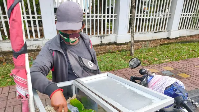 Perjuangan Penjual Pempek Pot-pot di Palembang Saat Pandemi Covid-19