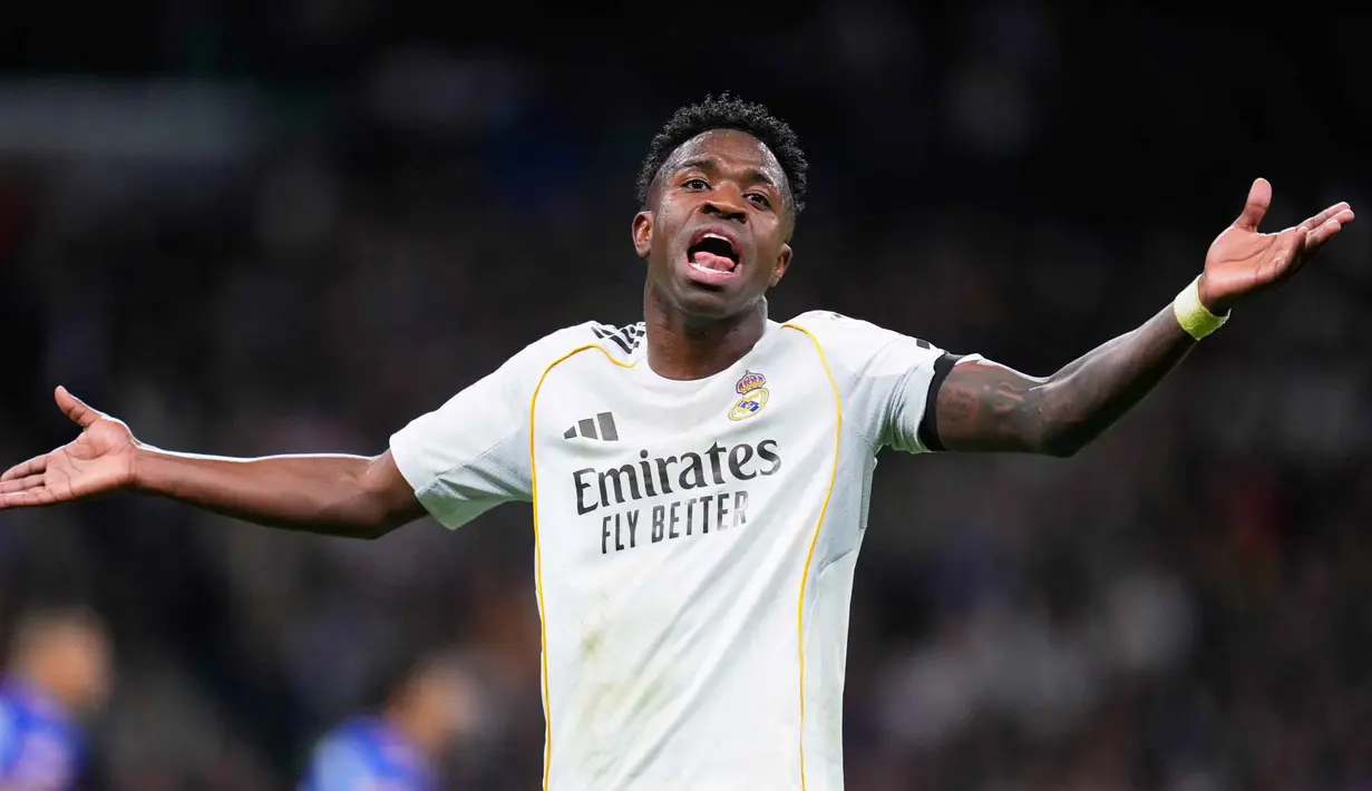 Tuan rumah Real Madrid mengalami kekalahan dengan skor 0-1 dari Getafe di Stadion Bernabeu, Madrid, Spanyol, Senin 2 Maret 2026 waktu setempat atau Selasa (3/3/2026) dini hari WIB. Tampak dalam foto, reaksi Vinicius Junior dari Real Madrid saat pertandingan pekan ke-26 La Liga 2025/2026 melawan Getafe di Stadion Bernabeu, Madrid, Spanyol, Senin 2 Maret 2026 waktu setempat atau Selasa (3/3/2026) dini hari WIB. (AP Photo/Manu Fernandez)