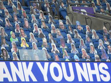 Kompetisi Liga Inggris kini sudah hampir memasuki setengah jalan. Musim baru digulirkan sesuai jadwal awal di seluruh liga. Namun, sebagian besar klub masih menghadirkan penonton palsu. (Foto: AFP/Pool/Andy Rain)