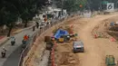 Suasana area pembangunan underpass Mampang-Kuningan, Jakarta, Sabtu (24/6). Terkait libur Hari Raya Idul Fitri 1438 H, aktivitas pembangunan underpass Mampang Prapatan dihentikan sementara. (Liputan6.com/Helmi Fithriansyah)