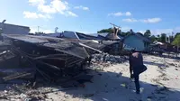 Deretan rumah warga yang rusak akibat guncangan gempa Halmahera. (Liputan6.com/Hairil Hiar)