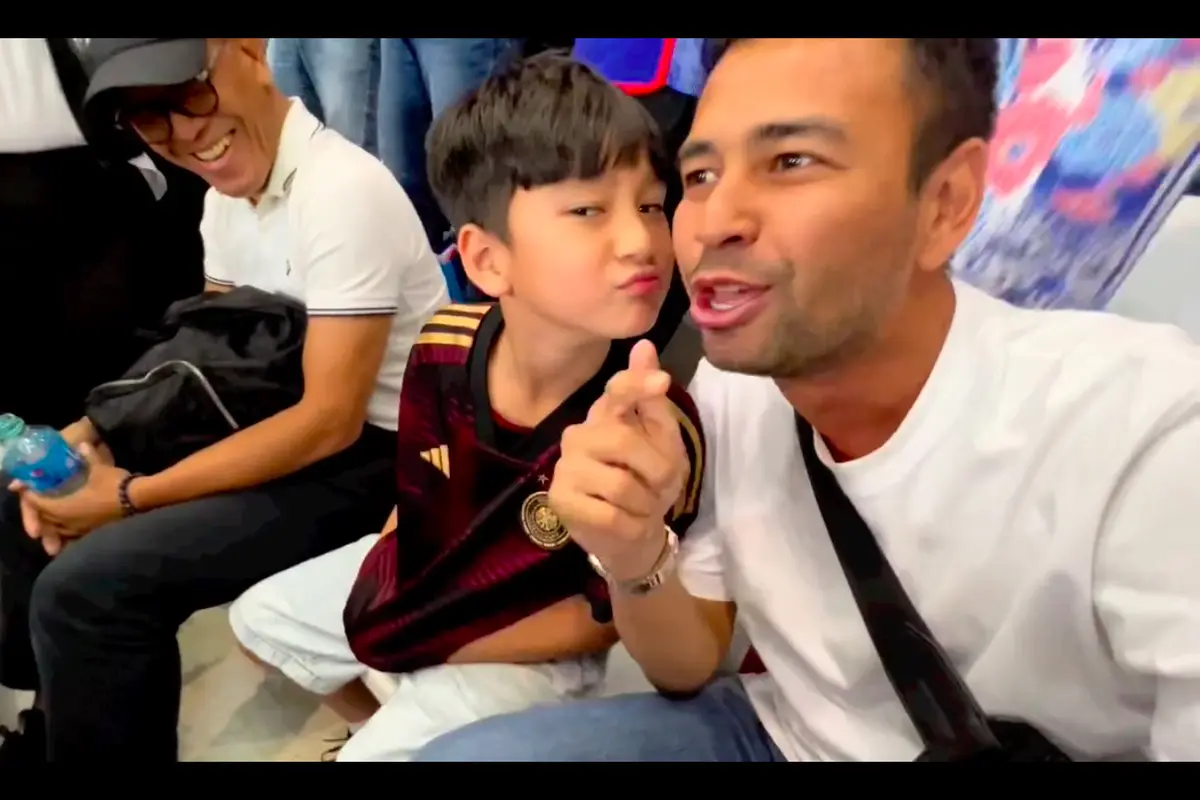 Rafathar dan Raffi Ahmad Saling Ledek Selama Pertandingan Jerman vs Jepang di Piala Dunia 2022