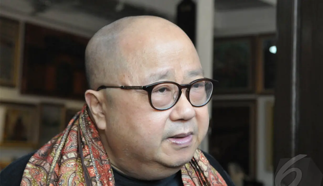 Jaya Suprana juga ikut melayat ke rumah persemayaman Idris Sardi, Senin (28/4/2014) (Liputan6.com/Panji Diksana).