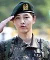 Sekarang ini Song Joong Ki benar-benar sedang berbahagia. Bukan hanya hari pernikahannya bersama Song Hye Kyo yang semakin dekat, namun lantaran hari ulang tahunnya juga. (Instagram/noknan_aonzon)