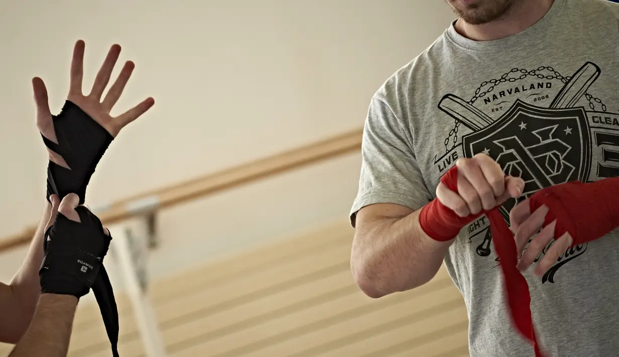 Kepopuleran MMA (Military Mixed Martial Arts) membuat para siswa di Prancis menggandrunginya. (AFP/Jean-Philippe Ksiazek)