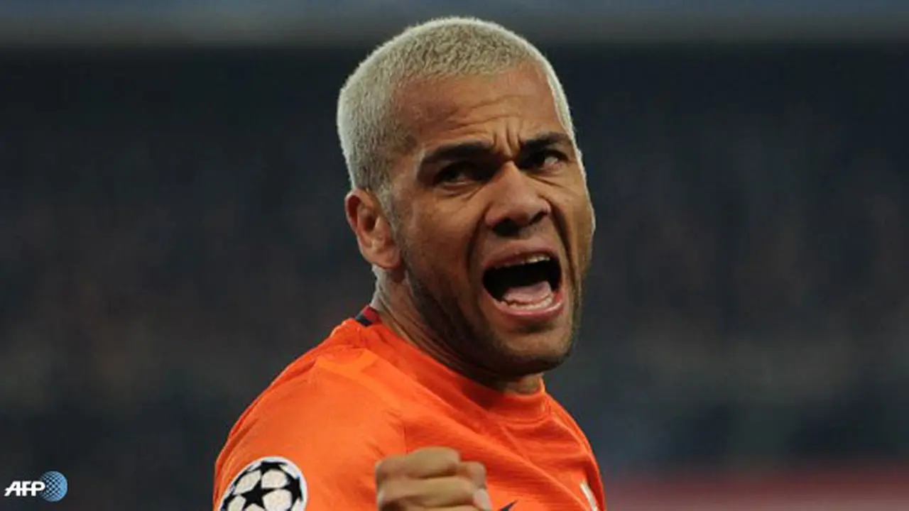 daniel-alves-130513b.jpg