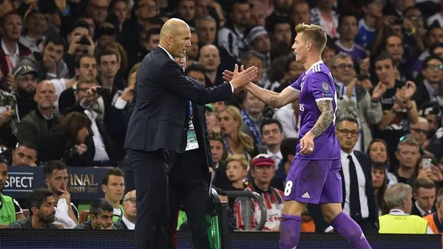 Zinedine Zidane dan Toni Kroos