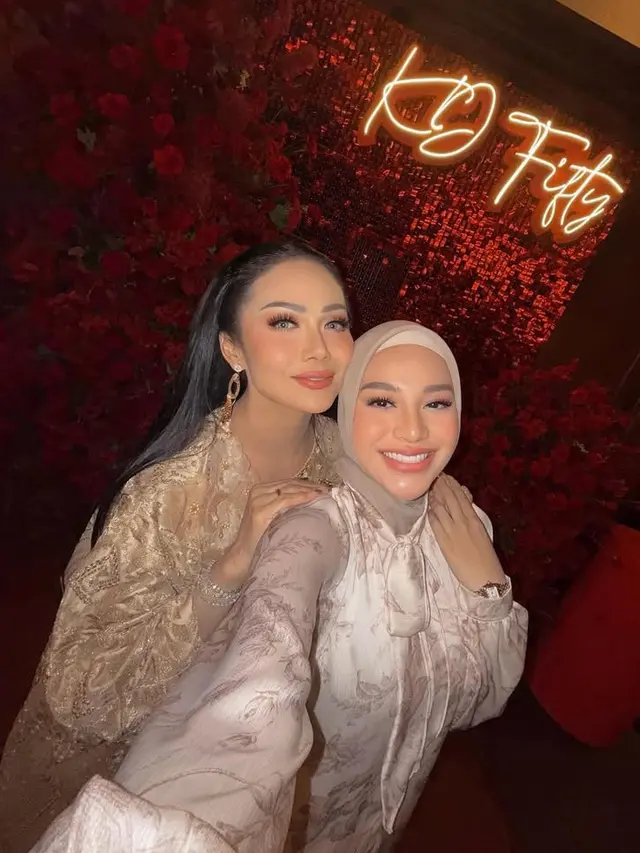 Aurel Hermansyah dan Amora saat Merayakan Ulang Tahun ke-50 Krisdayanti. [@aurelie.hermansyah]