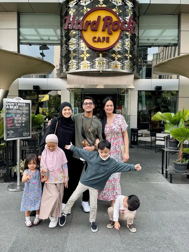 [Fimela] Donna Harun