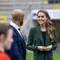 Gaya Daur Ulang Kate Middleton, Blazer Lama Tampil dengan Padu Padan Baru