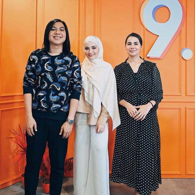 6 Potret Kebersamaan Noor Nabila dan Neelofa, Sang Kakak Artis Malaysia