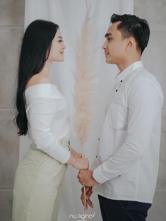 Makin Mesra, Ini 6 Pemotretan Lutfi Agizal dan Nadya Indry yang Berkonsep Vintage