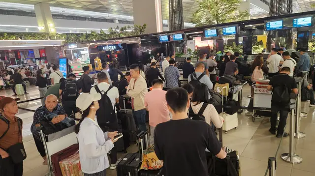 Imbas Erupsi Anak Krakatau, Penumpang Menumpuk di Bandara Soekarno-Hatta