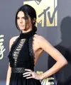 Paras cantik Kendall Jenner memang tak diragukan lagi. Seperti apapun penampilannya, ia selalu berhasil menarik perhatian publik. Terlebih kalau Kendall berada di red carpet, seksi dan glamor menjadi dua kata yang cocok untuknya. (AFP/Emma McIntyre)