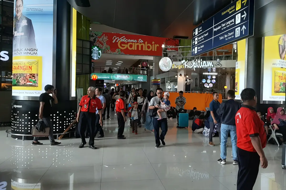 Arus Mudik Lebaran 2019 di Stasiun Gambir