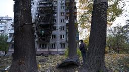 Pihak berwenang Ukraina mengumumkan sembilan orang, termasuk seorang anak perempuan berusia 11 tahun, terluka dalam serangan yang terjadi pada Selasa 29 Oktober 2024. (Anatolii STEPANOV/AFP)