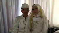 Pengantin menikah di warung setelah rumahnya digusur, Bogor. (Liputan6.com/ Achmad Sudarno)