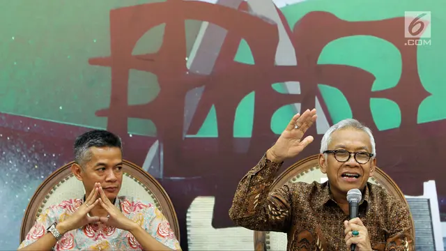 Wakil Ketua DPR Agus Hermanto bersama Komisioner KPU Wahyu Setiawan