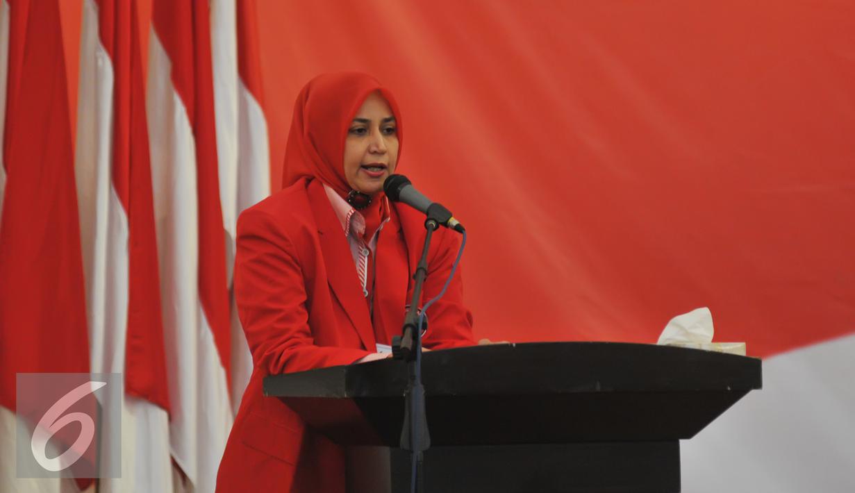 Calon kepala daerah dari PDIP menyampaikan pidatonya saat acara penutupan sekolah khusus calon kepala daerah dari PDIP, Jawa Barat, Jumat (3/7/2015). (Liputan6.com/Herman Zakharia)