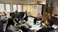 Audiensi Ketua IIPG Yanti Airlangga Hartarto dan Prof Dr Henry Indraguna dengan jajaran penegak hukum Kota Malang, untuk mengadvokasi anak selebgram Emy Aghnia Punjabi yang menjadi korban penganiayaan. Foto: liputan6.com/edhie prayitno ige&nbsp;