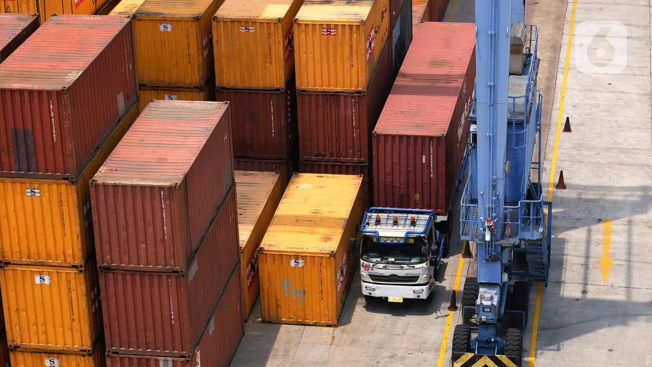 Kontainer Menumpuk di Tanjung Priok, Bea Cukai Ungkap Penyebabnya
