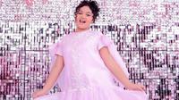Gaya Amora Lemos Anak Kris Dayanti Pakai Dress (Foto: Dok. Kris Dayanti)