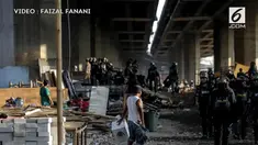 Sejumlah bedeng dipasangi aliran listrik PLN. Padahal syarat untuk mendapatkan aliran listrik ialah memiliki surat Izin Mendirikan Bangunan.