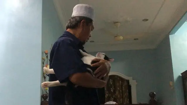 7 potret kedekatan ayah dan kucing