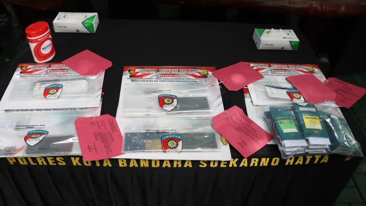 Sindikat perdagangan orang melalui Pekerja Migran Indonesia atau PMI, diungkap Polisi di Bandara Internasional Soekarno Hatta.