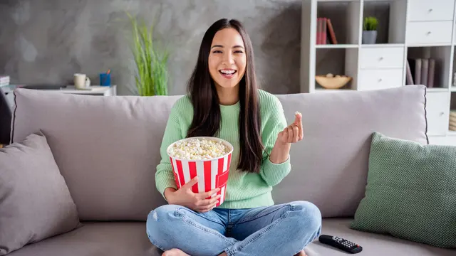 perempuan nonton film