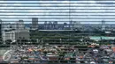 Suasana kota Jakarta yang dipadati gedung-gedung bertingkat, Sabtu, (1/10). Menurut data Council on Tall Building and Urban Habitat (CTBUH),  populasi gedung pencakar langit Jakarta setara dengan Kuala Lumpur. (Liputan6.com/Fery Pradolo)