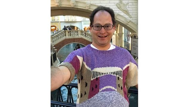 Bikin Takjub, Pria Ini Buat Sweater Persis Seperti Tempat yang Dikunjunginya