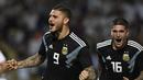 Menciptakan gol pada pertandingan debut merupakan hal terindah pesepak bola. Termasuk pemain Argentina Mauro Icardi yang berhasil mencetak gol Meksiko pada laga persahabatan yang berlangsung di stadion Malvinas, Rabu (21/11). Argentina menang 2-0 atas Mek