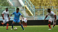 Striker Arema, Dedik Setiawan, mencetak dua gol melawan Perseru dalam uji coba di Stadion Kanjuruhan, Malang, Sabtu (1/9/2018). (Bola.com/Iwan Setiawan)