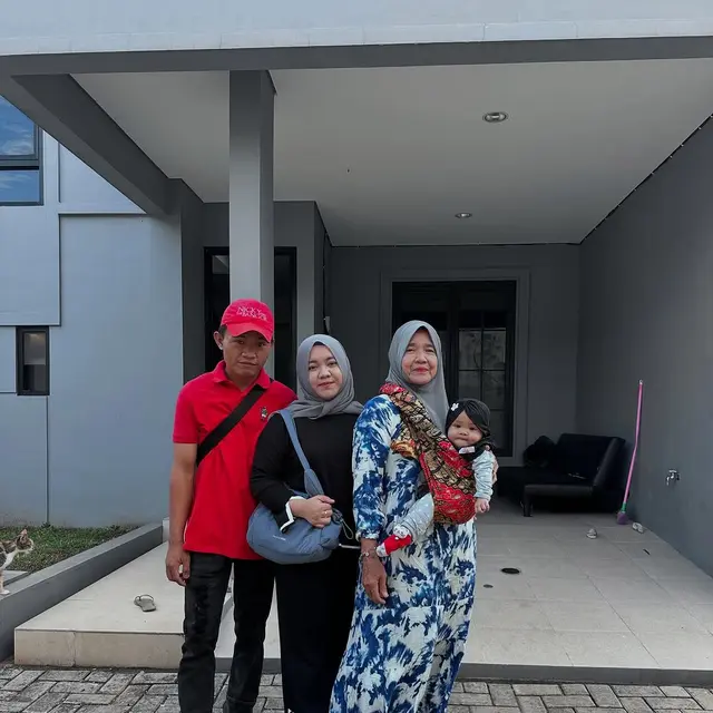 6 Potret Mbak Lala Pengasuh Rafathar Kumpul Keluarga, Rayakan Lebaran di Rumah Depok