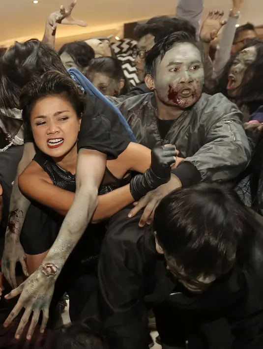 Berperan sebagai Debby, Nirina mengaku sejak awal ditawari film itu, sang sutradara, Anggy Umbara memang telah meminta dirinya untuk membangun otot tubuhnya. (Bambang E. Ros/Bintang.com)