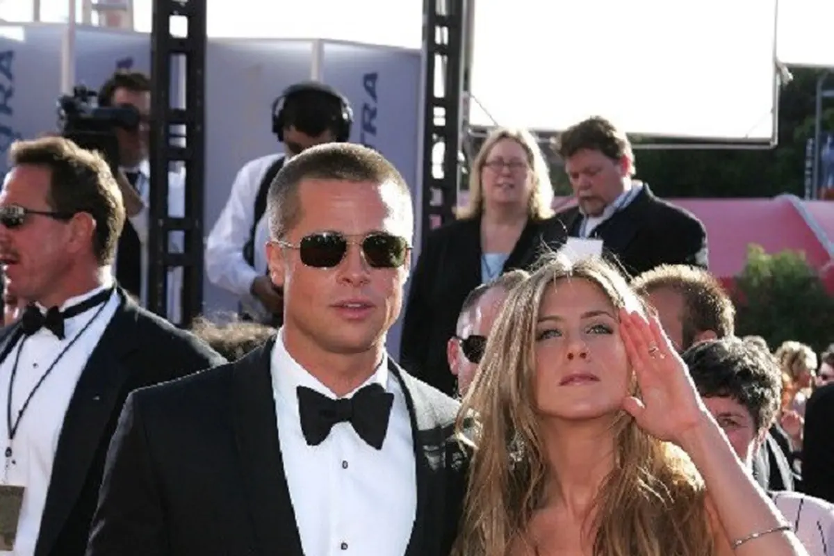 Brad Pitt dan Jennifer Aniston kembali menjalin kedekatan mereka, setelah Angelina Jolie gugat cerai Brad. (AFP/Bintang.com)