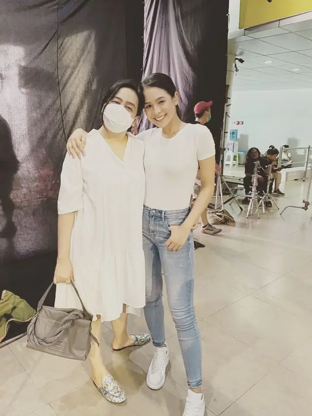 Momen Kompak Maudy Ayunda Bareng Ibu. (Sumber: Instagram/muren.s)