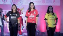 Jersey anyar Semen Padang untuk musim 2019. (Bola.com/Arya Sikumbang)