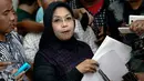 Sylviana Murni usai menjalani pemeriksaan di Bareskrim Polri, Jakarta, Jumat (20/1). Sylviana dimintai keterangan terkait kasus dugaan korupsi dana bantuan sosial DKI Jakarta di Kwarda Pramuka DKI pada 2014-2015. (Liputan6.com/Faizal Fanani)