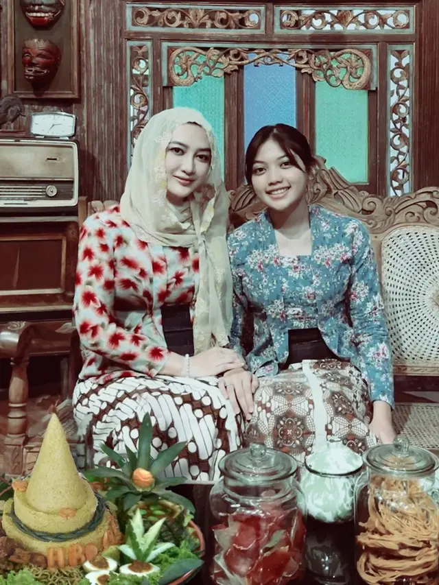 6 Potret Indriani Hadi Mantan Istri Sahrul Gunawan Bareng Putrinya, Bak Kakak Adik