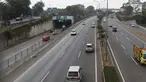 Sejumlah kendaraan melintas di ruas tol lingkar luar di Jakarta, Minggu (26/8). Implementasi penyeragaman tarif tol lingkar luar Jakarta atau Jakarta Outer Ring Road (JORR) mundur dari bulan ini menjadi September. (Liputan6.com/Immanuel Antonius)