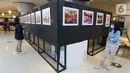 Pengunjung melihat pameran foto di Plaza Semanggi, Jakarta, Senin (15/03/2021). Sebanyak 50 karya foto yang dipamerkan guna mempersiapkan  rencana renovasi di Q4 tahun 2021 mengusung tema Mengenang Kejayaan Plangi Menuju Kebangkitan di Masa Pandemi. (Liputan6.com/Fery Pradolo)