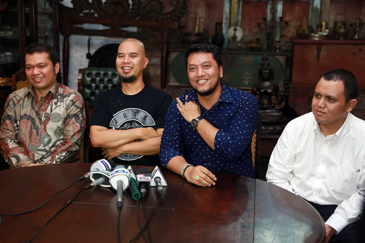 Ahmad Dhani dan kuasa hukumnya