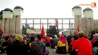 RUU Ormas Disahkan, Buruh Bergerak Tutup Tol Cikarang