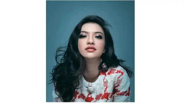 6 Potret Raline Shah dengan Makeup Tebal, Bak Seleb Hollywood