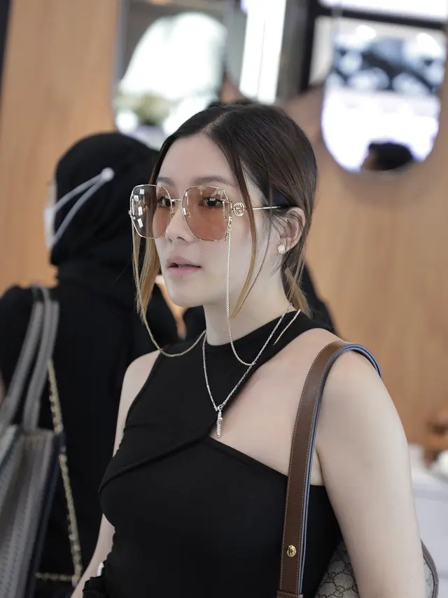 Warna-warni Koleksi Kacamata Terbaru Kering Eyewear Fall Winter 2022