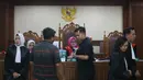 Sidang juga diagendakan untuk menguji kebenaran Berita Acara Pemeriksaan (BAP) dalam kasus dugaan peredaran narkoba dalam Rutan Salemba, Jakarta Pusat. Tampak dalam foto, suasana sidang dugaan peredaran narkotika di Rumah Tahanan (rutan) Salemba dengan terdakwa Muhammad Ammar Akbar alias Ammar Zoni (kanan) di Pengadilan Negeri (PN) Jakarta Pusat, Kamis (15/1/2025). (KapanLagi.com/Budy Santoso)